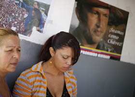 委内瑞拉总统查韦斯逝世 民众哀悼(1)